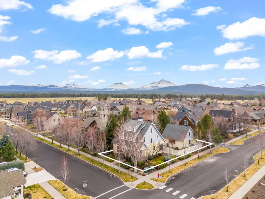 517 S Cottonwood Street, Sisters, OR 97759 - #3