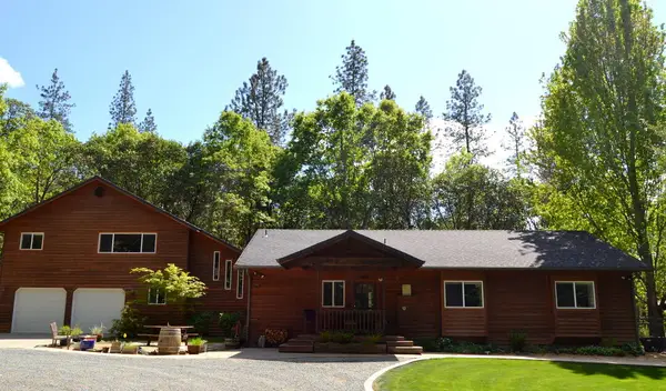 737 Pinecrest Drive, Grants Pass, OR 97527