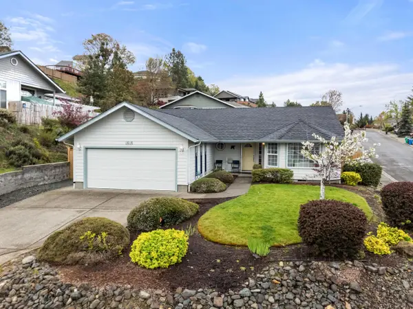 1515 Panoramic Loop, Grants Pass, OR 97527