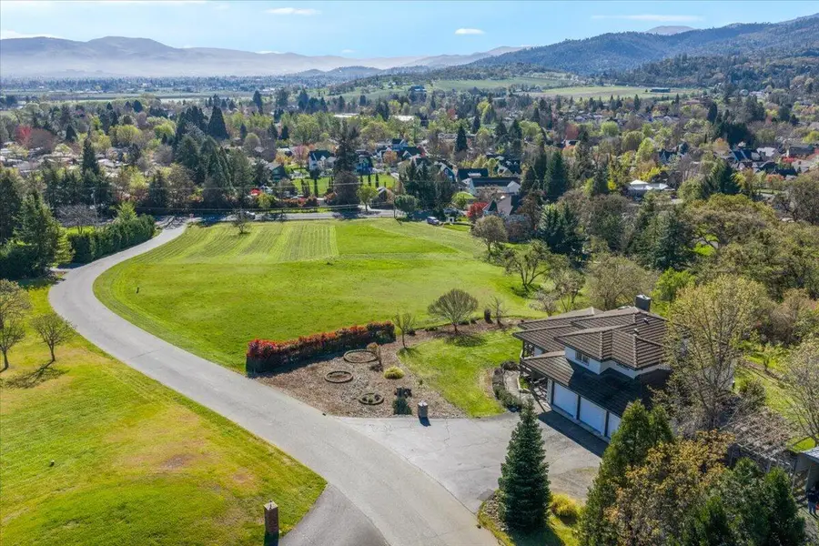 395 Autumn Lane, Jacksonville, OR 97530 - #3