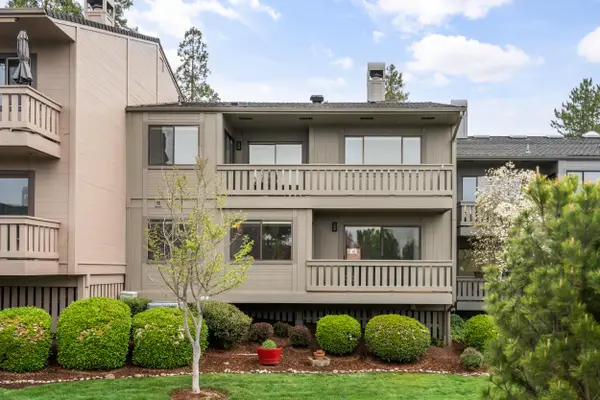 302 Medford Heights Lane, Medford, OR 97504