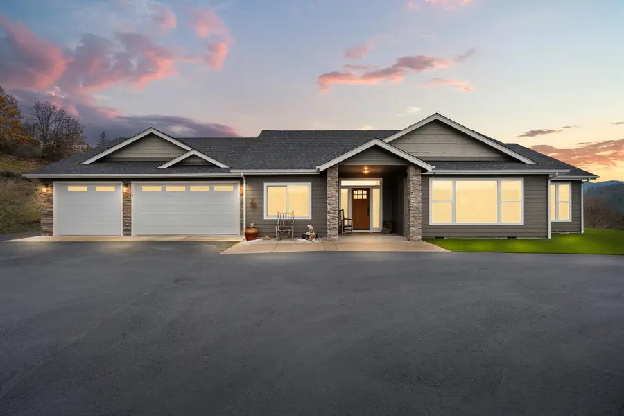 182 Blue Chip Lane, Grants Pass, OR 97527 - #2