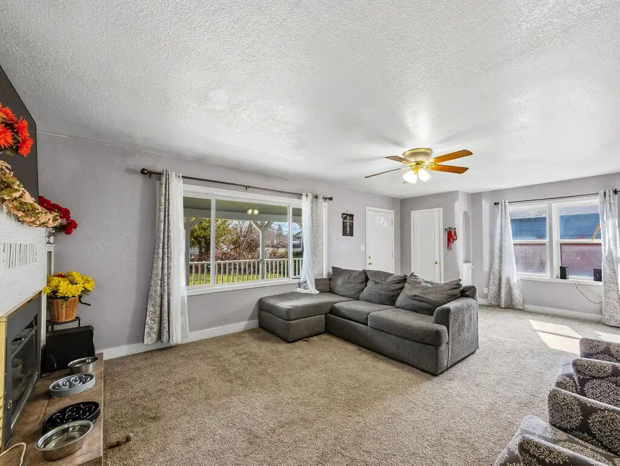 3854 Summers Lane, Klamath Falls, OR 97603 - #2