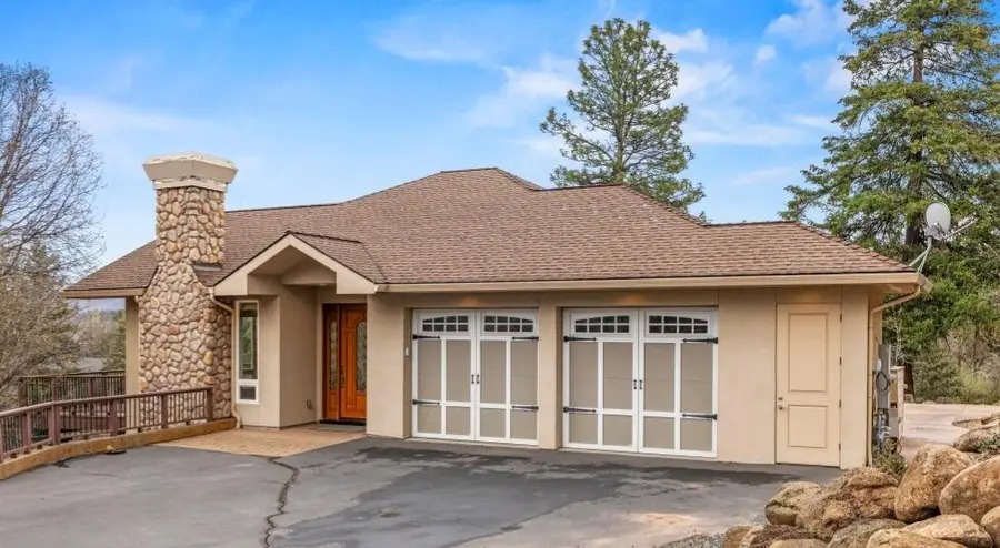 6586 Coopers Hawk Road, Klamath Falls, OR 97601 - #2