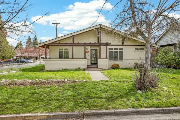 24 Dewey Street, Ashland, OR 97520