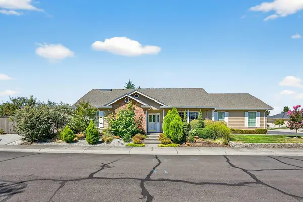 2918 Brookdale Drive, Central Point, OR 97502