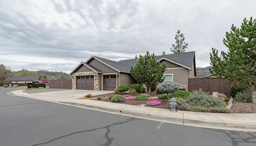 217 White Oak Way, Shady Cove, OR 97539 - #3