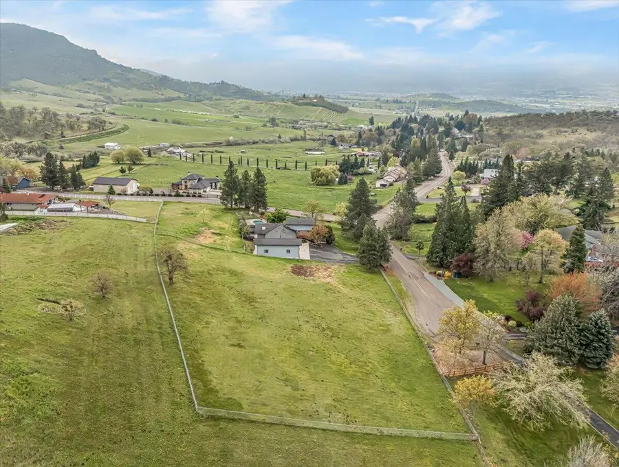 2455 David Lane, Medford, OR 97504 - #2