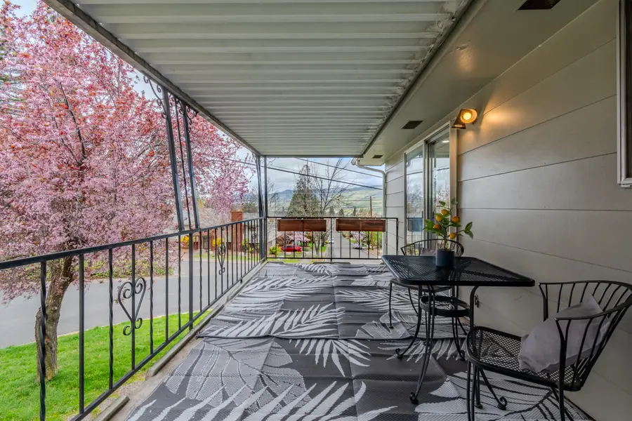 390 Morton Street, Ashland, OR 97520 - #3