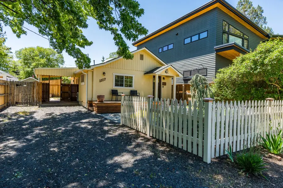1117 NW Milwaukee Avenue, Bend, OR 97703 - #2