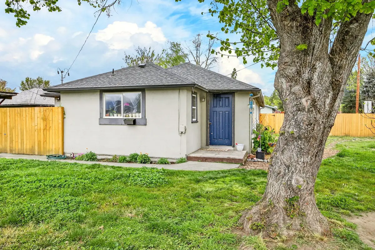 1702 SW Bridge Street, Grants Pass, OR 97526 - #1