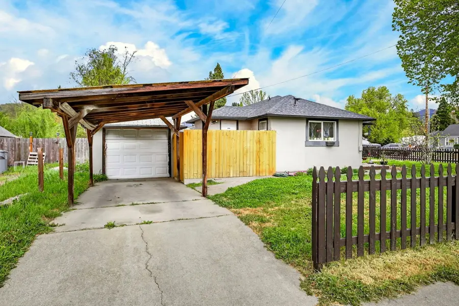 1702 SW Bridge Street, Grants Pass, OR 97526 - #3