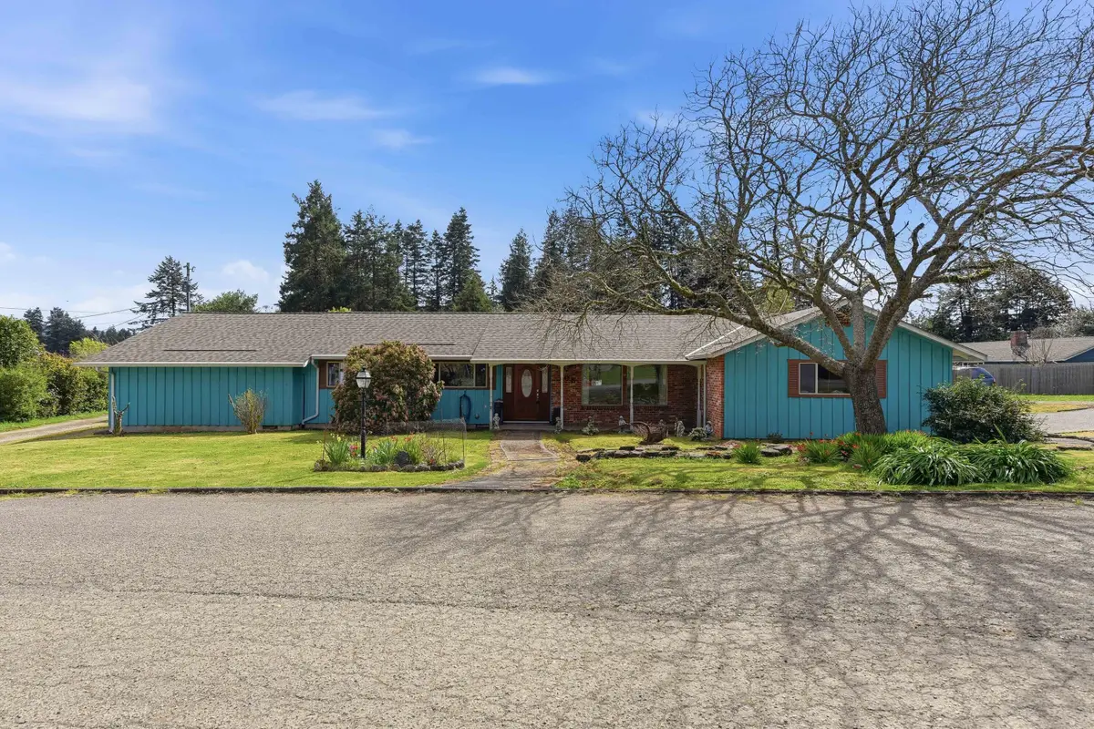 105 W 17th Place, Coquille, OR 97423 - #1