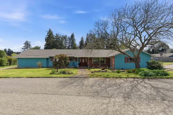105 W 17th Place, Coquille, OR 97423