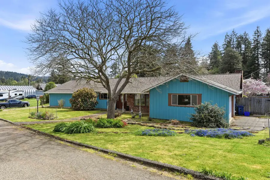 105 W 17th Place, Coquille, OR 97423 - #3