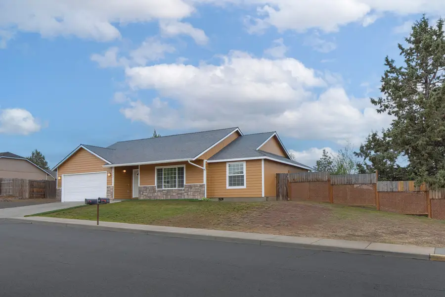 717 SE Cross Lane, Madras, OR 97741 - #2