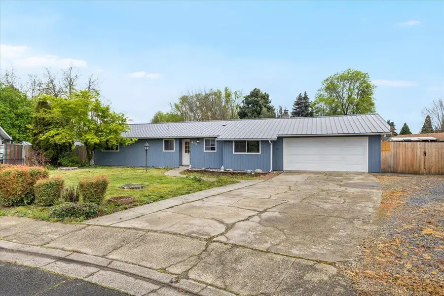 413 Emerald Circle, Medford, OR 97501 - #2