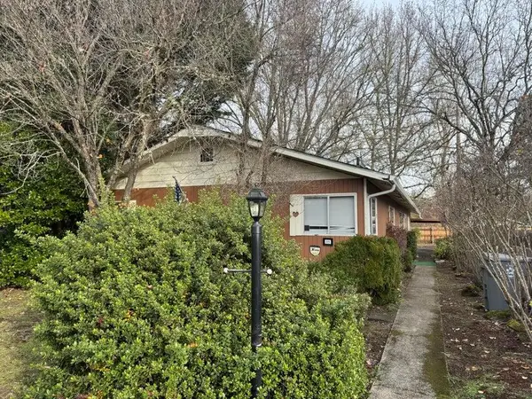 225 SW Westholm Avenue, Grants Pass, OR 97526