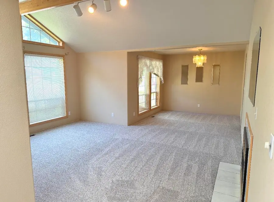 2495 NW Loma Vista Drive, Roseburg, OR 97471 - #2