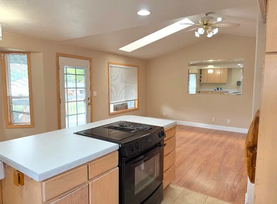 2495 NW Loma Vista Drive, Roseburg, OR 97471 - #3