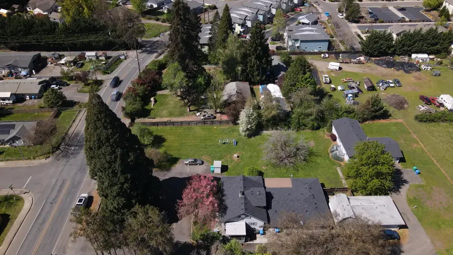 1290 Fruitdale Drive, Grants Pass, OR 97527 - #2