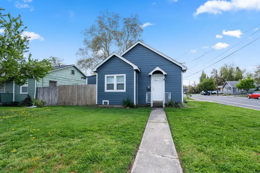 1051 W 11th Street, Medford, OR 97501 - #2