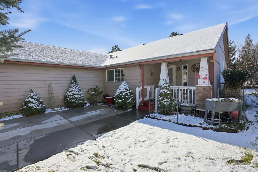 1045 W Collier Glacier Drive, Sisters, OR 97759 - #2