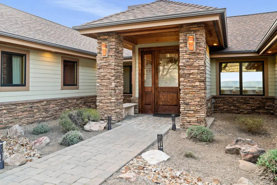 10715 Rockside Court, Redmond, OR 97756 - #3