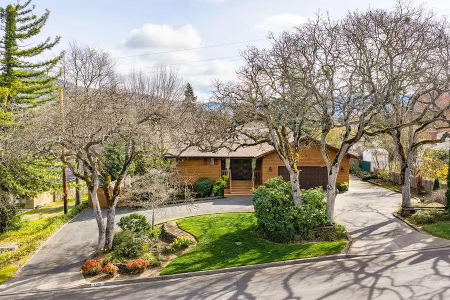 656 N Modoc Avenue, Medford, OR 97504 - #2