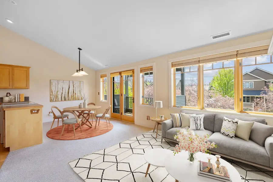 566 W Jefferson Avenue, Sisters, OR 97759 - #3