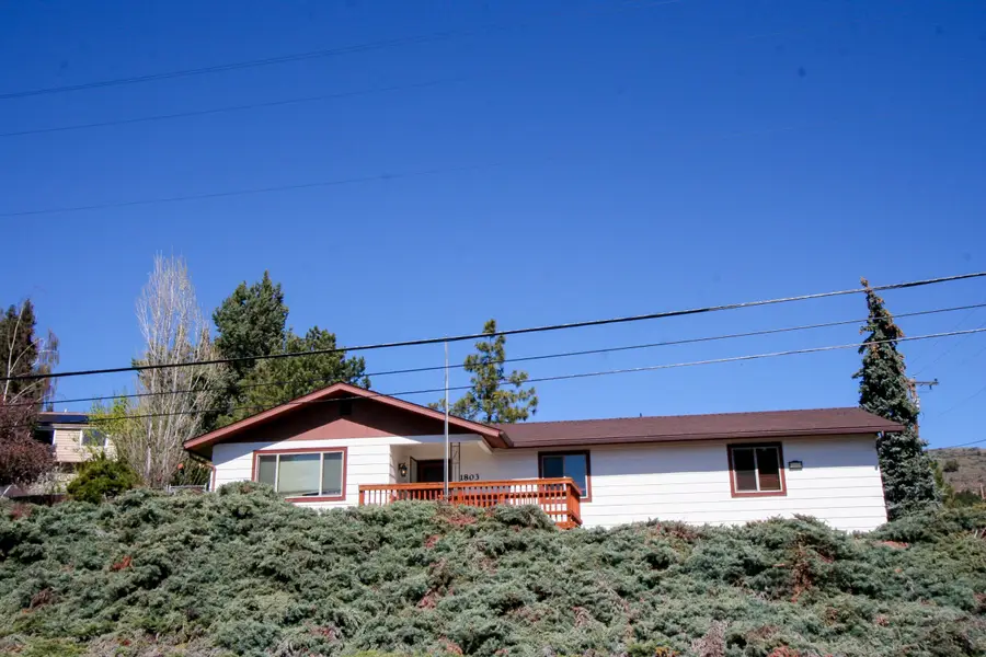 1803 N Eldorado Avenue, Klamath Falls, OR 97601 - #2