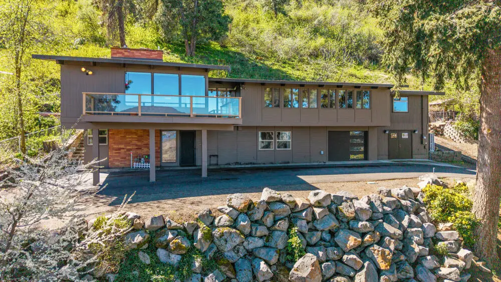 1215 Lakeshore Drive, Klamath Falls, OR 97601 - #1