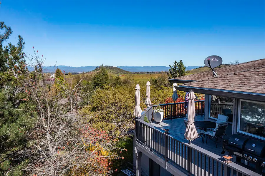 290 Harvard Place, Medford, OR 97504 - #3