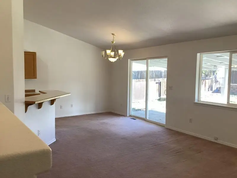 2046 NW 8th Street, Redmond, OR 97756 - #2