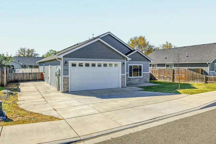 7849 Cadence Lane, White City, OR 97503 - #2