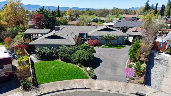 2424 Pembroke Circle, Medford, OR 97504