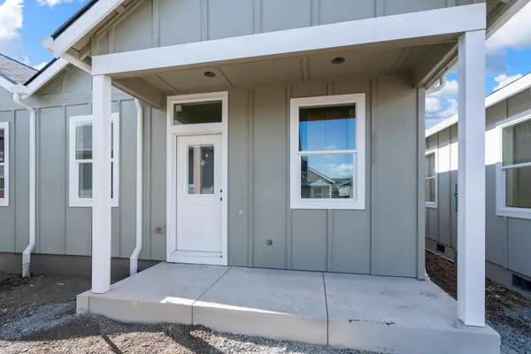 198 Gangnes Drive, Talent, OR 97540