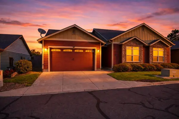 729 Amhurst Way, Medford, OR 97504