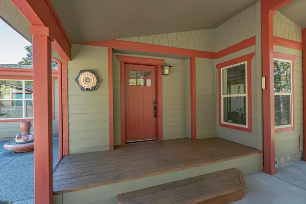 9449 Wagner Creek Road, Talent, OR 97540