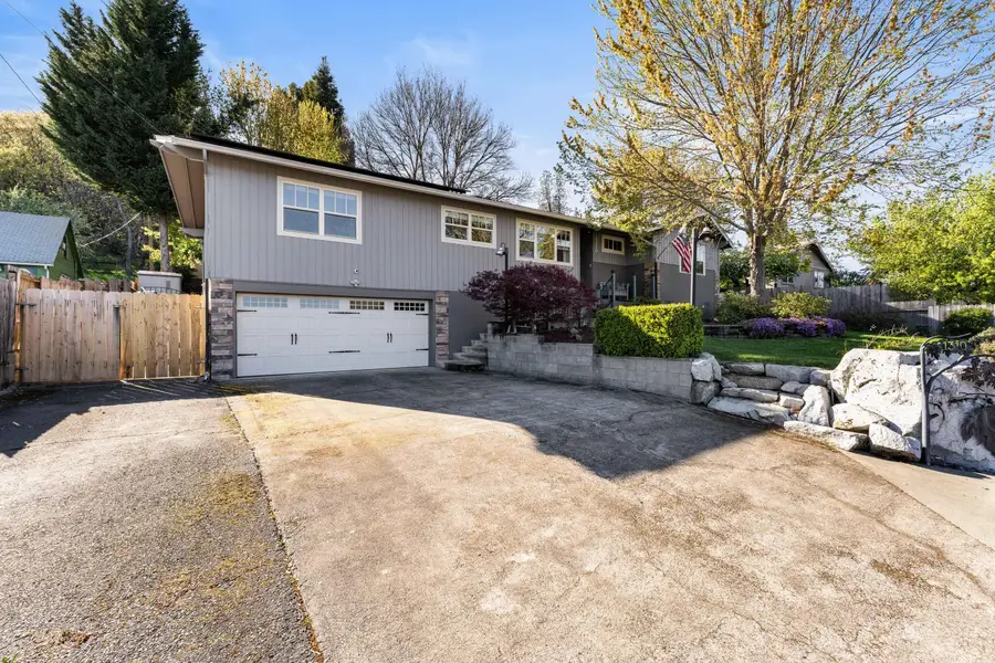 1310 NW Highland Avenue, Grants Pass, OR 97526 - #2