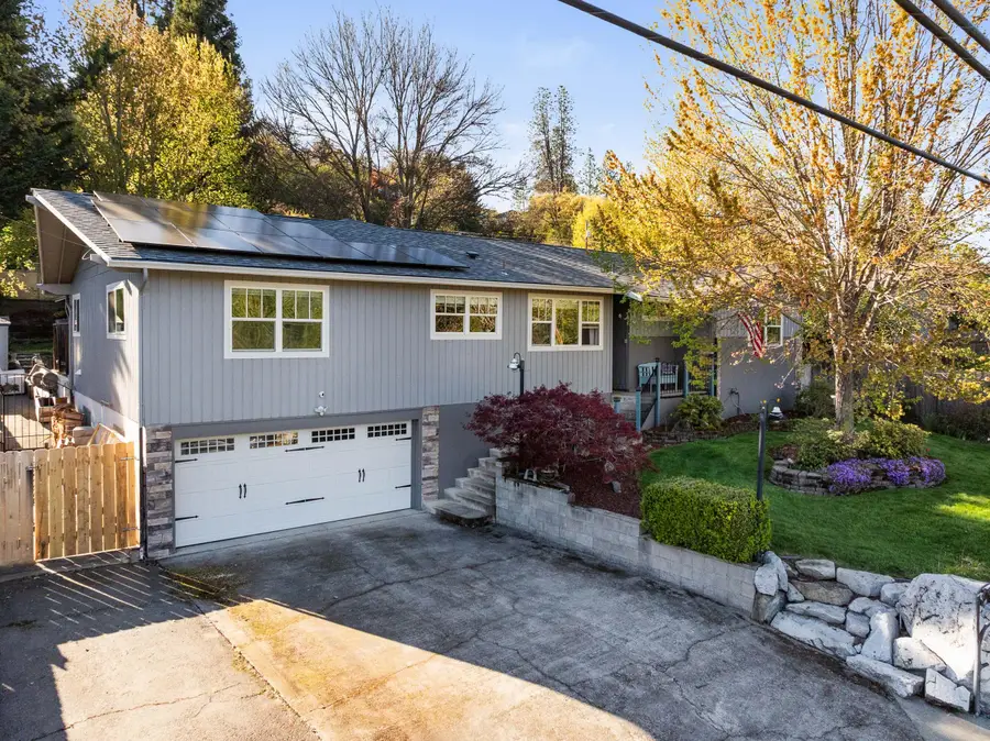 1310 NW Highland Avenue, Grants Pass, OR 97526 - #3