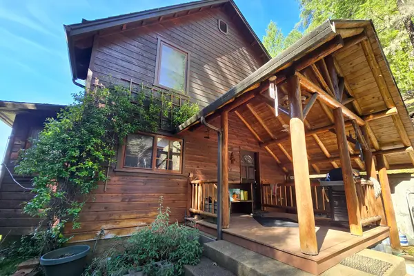 1449 Queen Of Bronze Road, Cave Junction, OR 97523