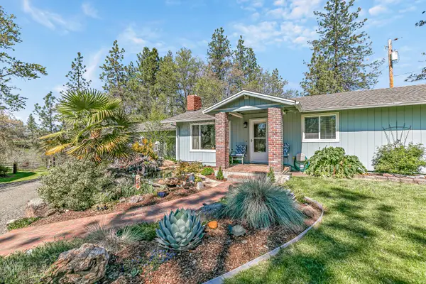 912 Mountain View Drive, Eagle Point, OR 97524