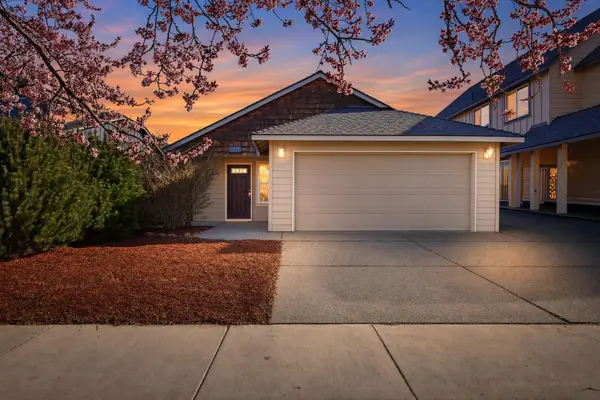 2879 NE Jackdaw Drive, Bend, OR 97701