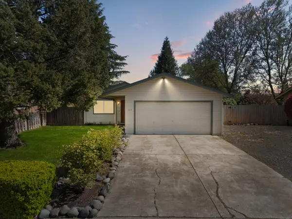 519 Glenn Way, Central Point, OR 97502