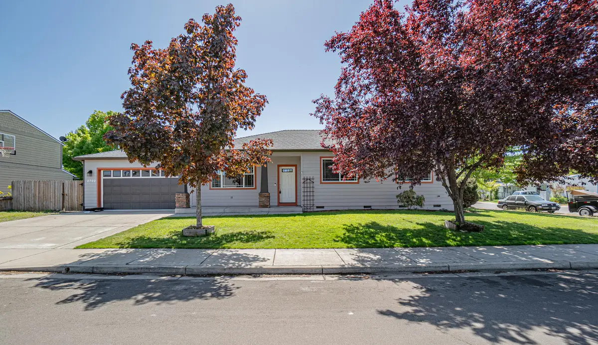 2702 Eagle Creek Drive, White City, OR 97503 - #1