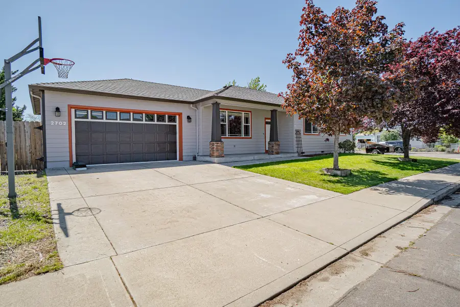 2702 Eagle Creek Drive, White City, OR 97503 - #3