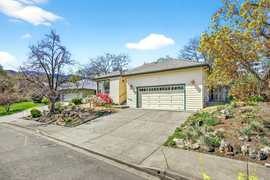 1027 Oak Knoll Drive, Ashland, OR 97520 - #3