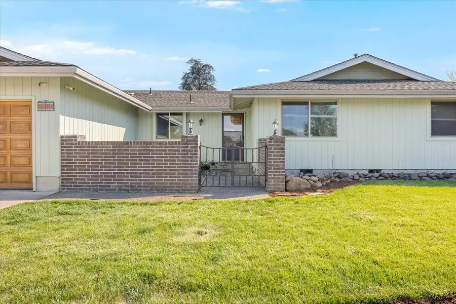 2384 Amaryllis Street, Medford, OR 97504 - #3