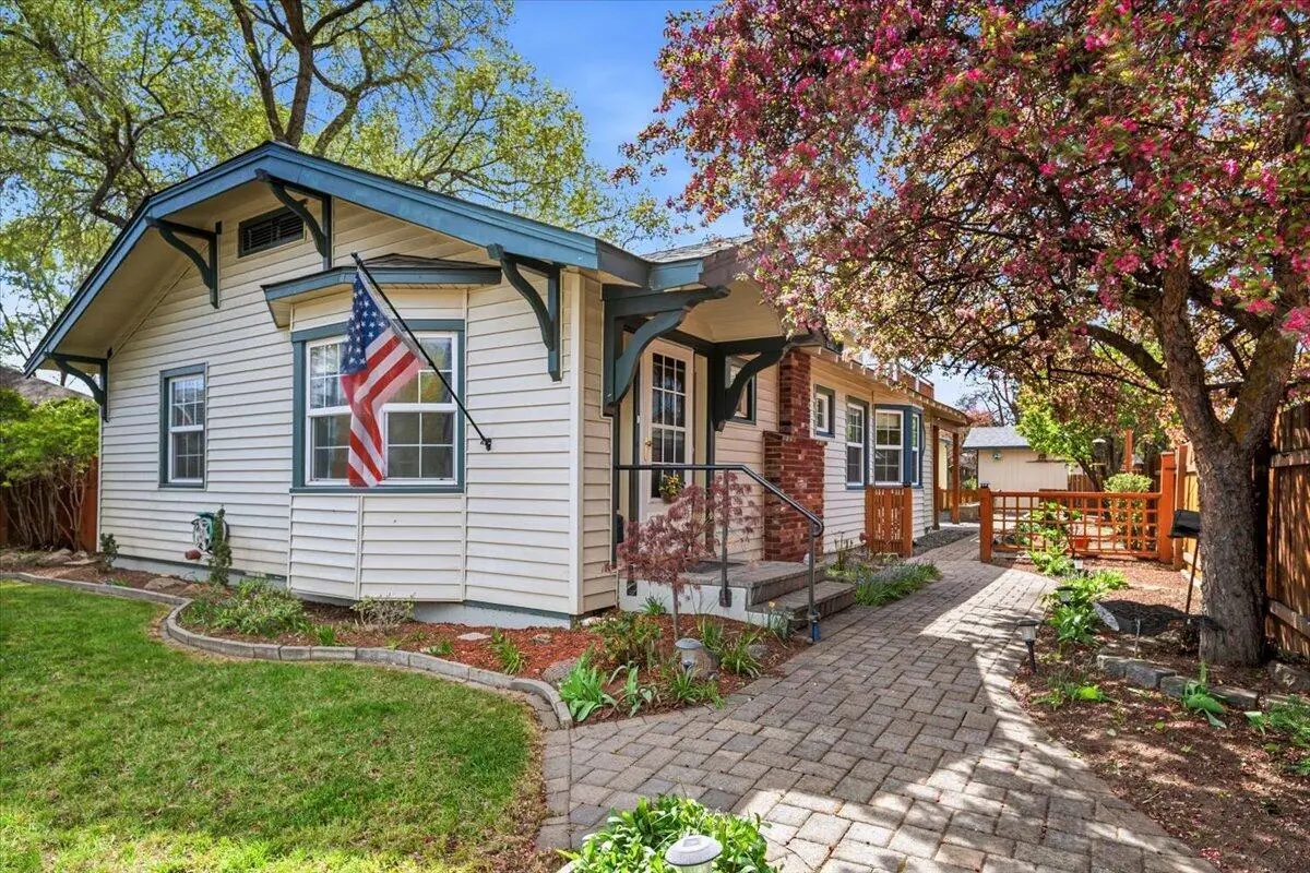 726 NW Birch Avenue, Redmond, OR 97756 - #1